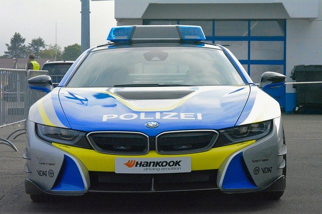 Polizei durchsucht Bauernhöfe in Ostfriesland und entdeckt Leichenteile