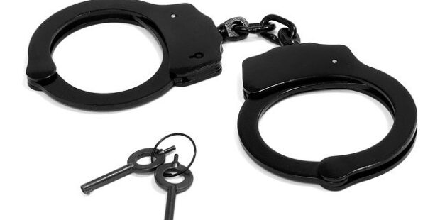 Bis zu sechs Personen schlagen und treten auf 17-Jährigen ein Bis zu sechs Personen schlagen und treten auf 17-Jährigen ein