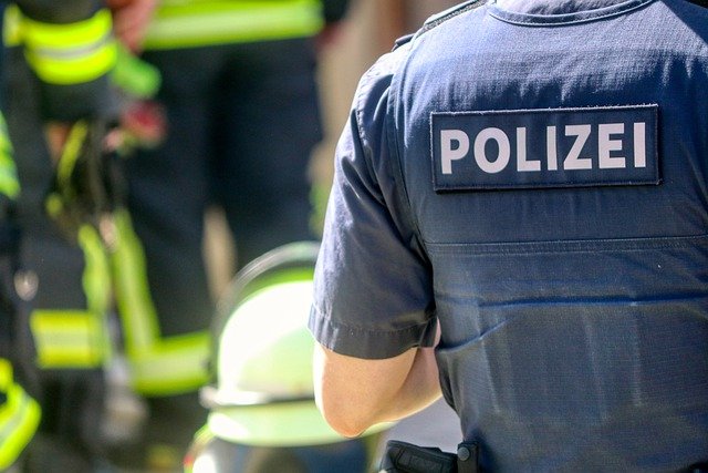 Polizei durchsucht Bauernhöfe in Ostfriesland und entdeckt Leichenteile