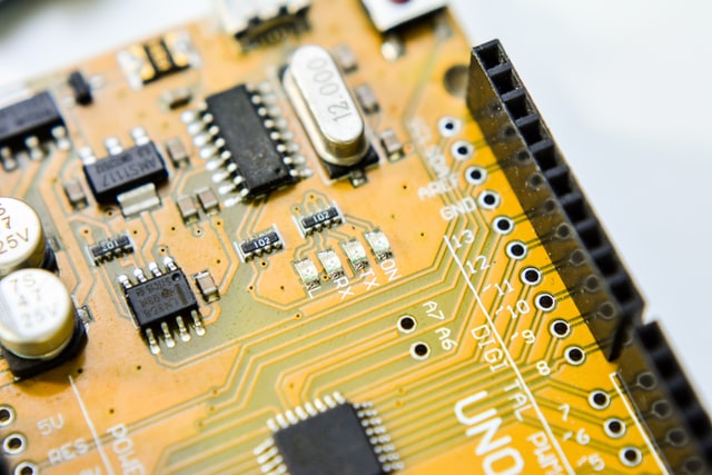 Neustart der Produktion – Chancen digitaler Umbrüche für Industrieexpert:innen Neustart der Produktion – Chancen digitaler Umbrüche für Industrieexpert:innen