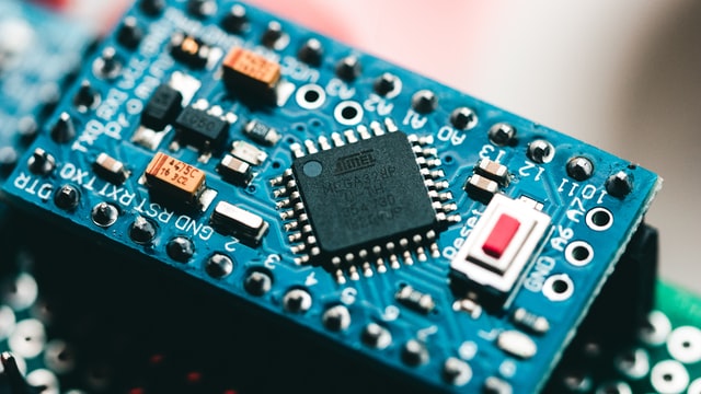 Neustart der Produktion – Chancen digitaler Umbrüche für Industrieexpert:innen Neustart der Produktion – Chancen digitaler Umbrüche für Industrieexpert:innen