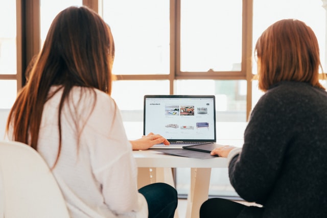 Neustart der Produktion – Chancen digitaler Umbrüche für Industrieexpert:innen Neustart der Produktion – Chancen digitaler Umbrüche für Industrieexpert:innen