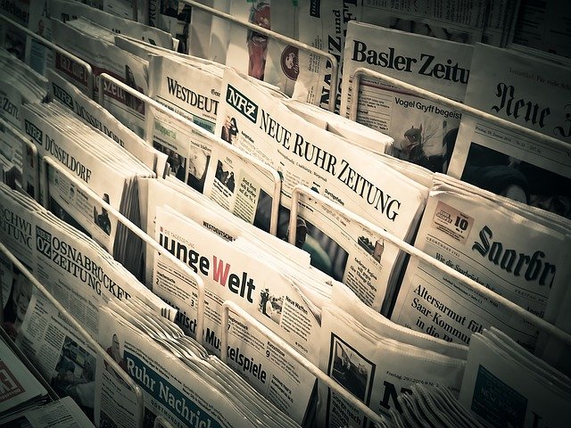 Bis zu sechs Personen schlagen und treten auf 17-Jährigen ein