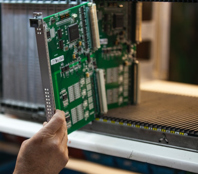 Neustart der Produktion – Chancen digitaler Umbrüche für Industrieexpert:innen Neustart der Produktion – Chancen digitaler Umbrüche für Industrieexpert:innen